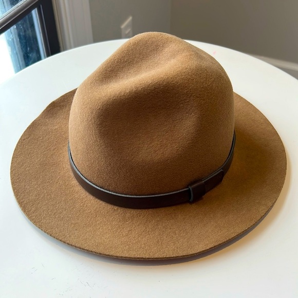 H&M Accessories - H&M Camel Colored Fedora Hat 100% Felted Wool with Vegan Leather Belt Tan Brown